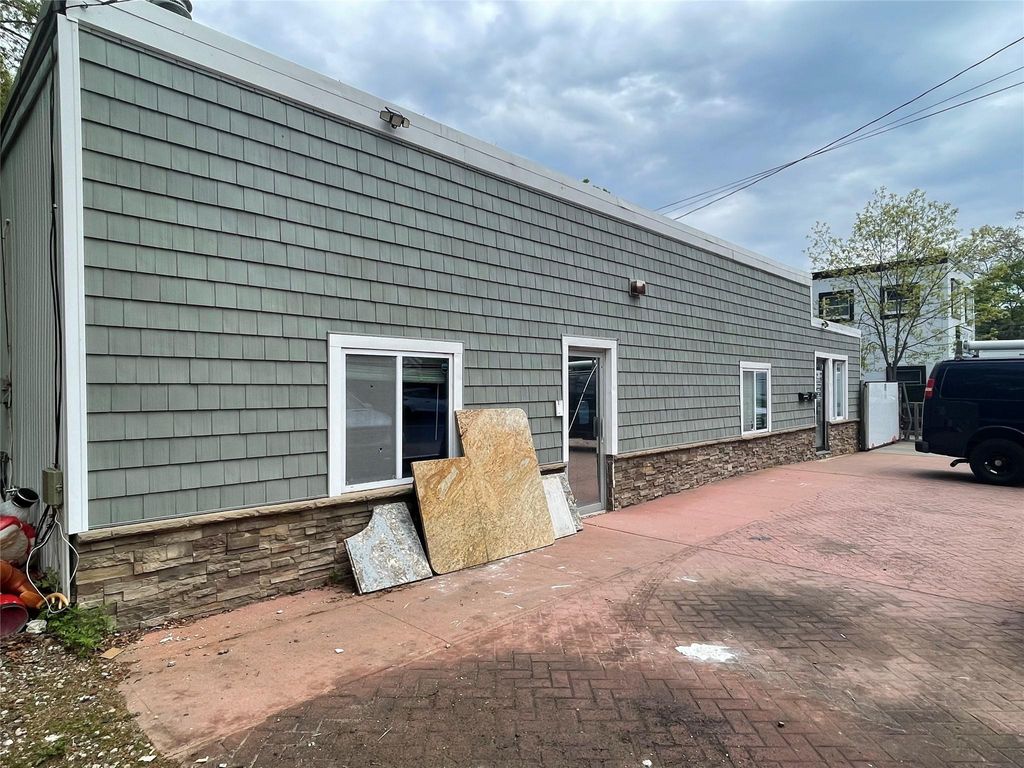 23 Union Avenue, Ronkonkoma, NY 11779