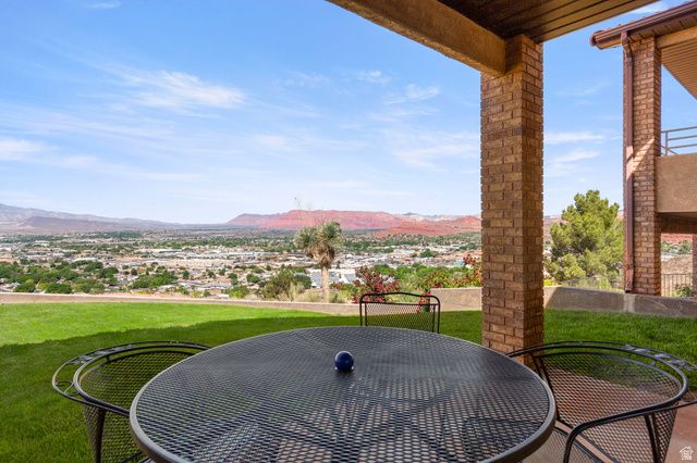 579 N RIDGECREST CIR, St. George, UT 84770