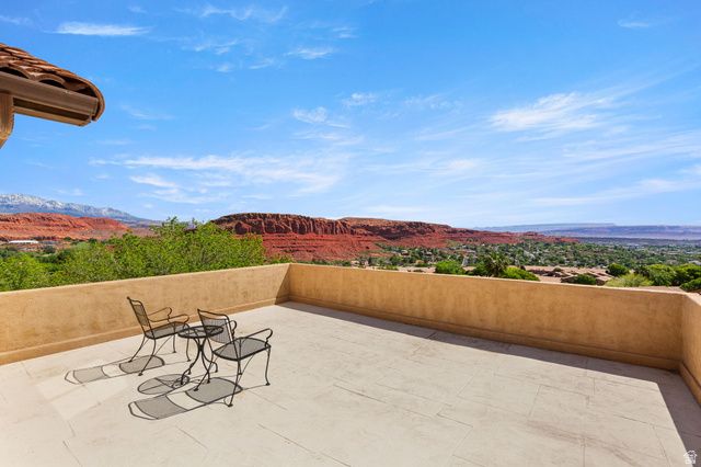 579 N RIDGECREST CIR, St. George, UT 84770