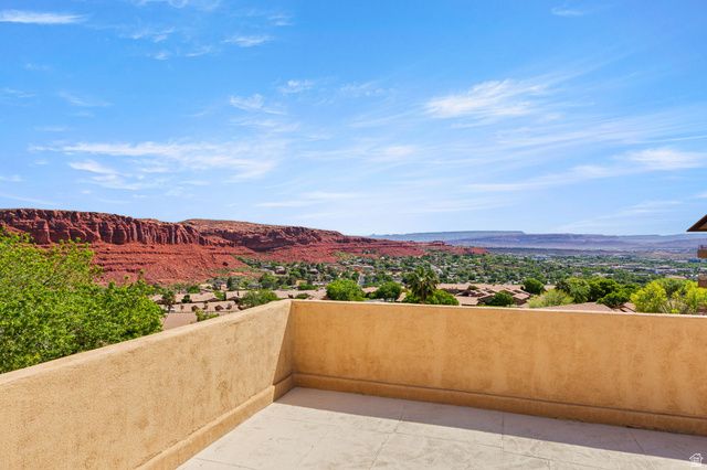 579 N RIDGECREST CIR, St. George, UT 84770