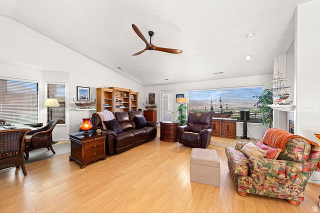 579 N RIDGECREST CIR, St. George, UT 84770