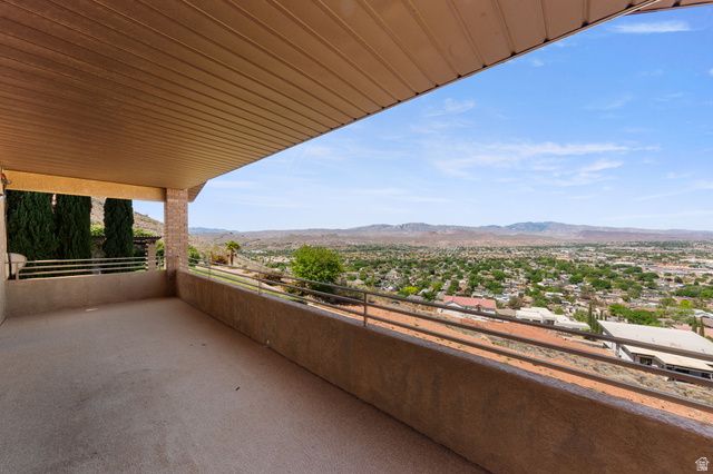 579 N RIDGECREST CIR, St. George, UT 84770