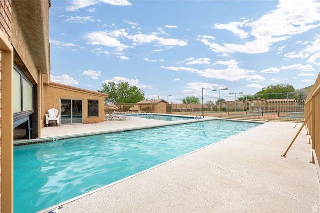 579 N RIDGECREST CIR, St. George, UT 84770