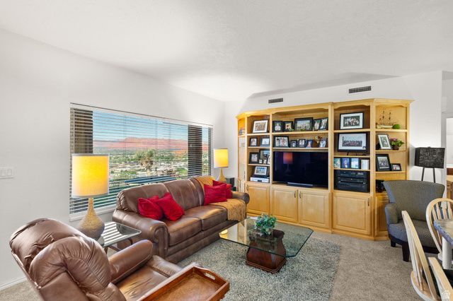 579 N RIDGECREST CIR, St. George, UT 84770