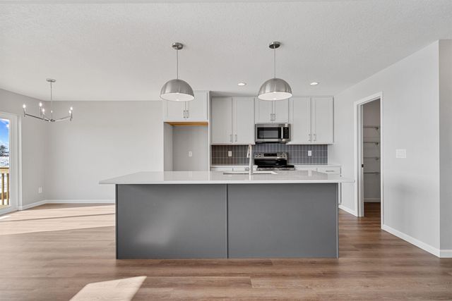 2820 Autumn Woods Drive, Cedar Falls, IA 50613