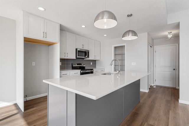 2820 Autumn Woods Drive, Cedar Falls, IA 50613