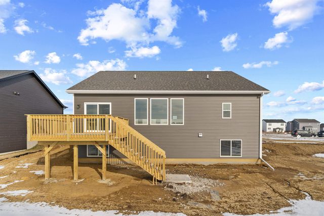 2820 Autumn Woods Drive, Cedar Falls, IA 50613