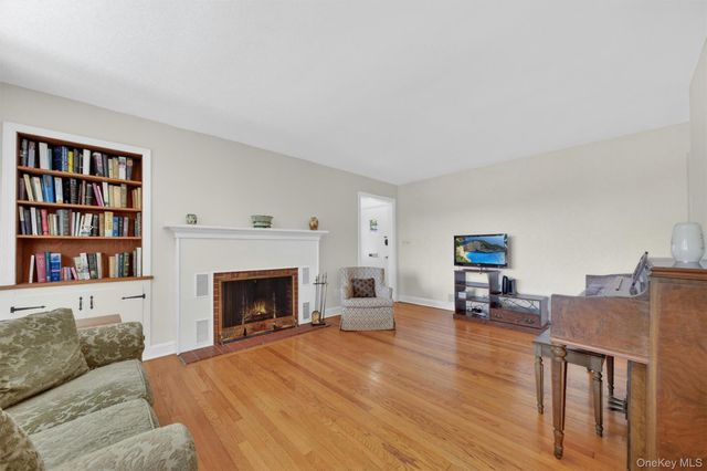 333 Oak Drive, New Windsor, NY 12553