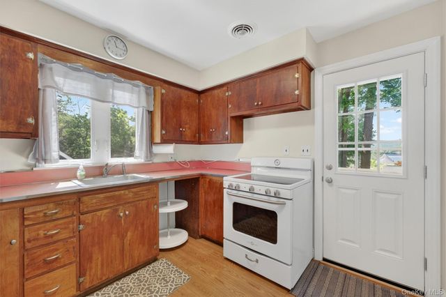 333 Oak Drive, New Windsor, NY 12553