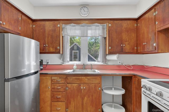 333 Oak Drive, New Windsor, NY 12553