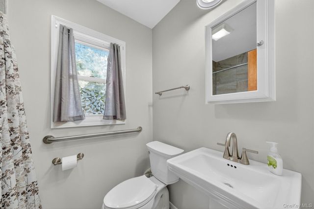333 Oak Drive, New Windsor, NY 12553