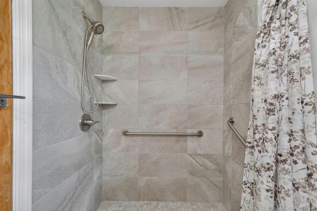 333 Oak Drive, New Windsor, NY 12553