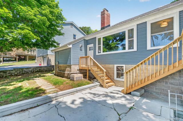 333 Oak Drive, New Windsor, NY 12553