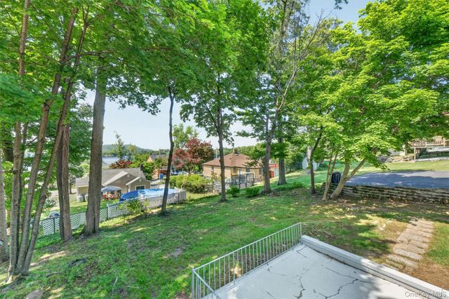 333 Oak Drive, New Windsor, NY 12553