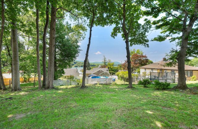 333 Oak Drive, New Windsor, NY 12553