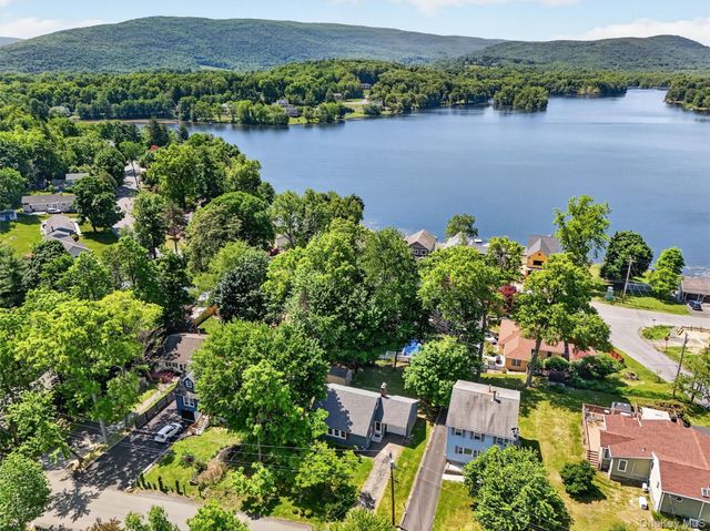 333 Oak Drive, New Windsor, NY 12553
