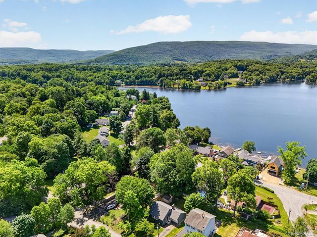 333 Oak Drive, New Windsor, NY 12553