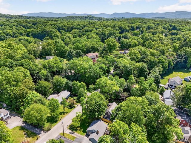 333 Oak Drive, New Windsor, NY 12553