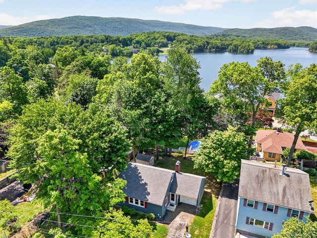 333 Oak Drive, New Windsor, NY 12553