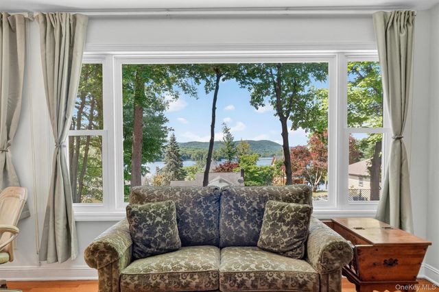 333 Oak Drive, New Windsor, NY 12553