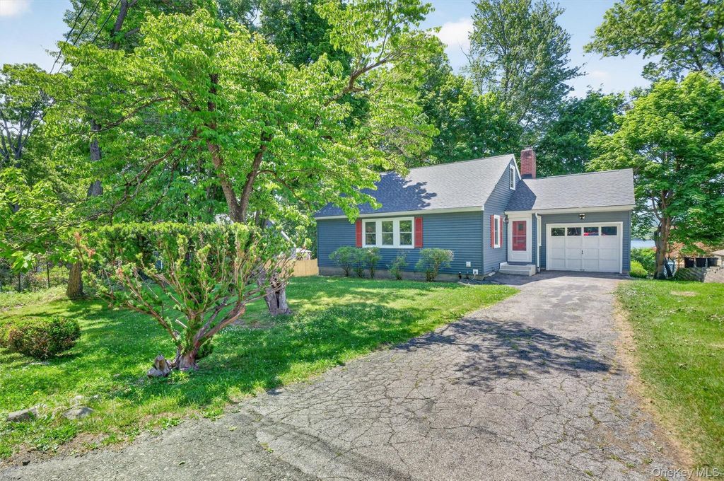 333 Oak Drive, New Windsor, NY 12553