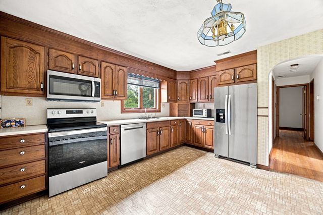 37 Charles Hill Rd, Holyoke, MA 01040