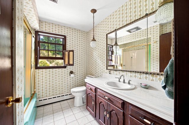 37 Charles Hill Rd, Holyoke, MA 01040