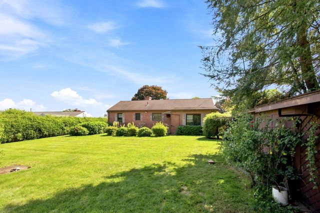 37 Charles Hill Rd, Holyoke, MA 01040