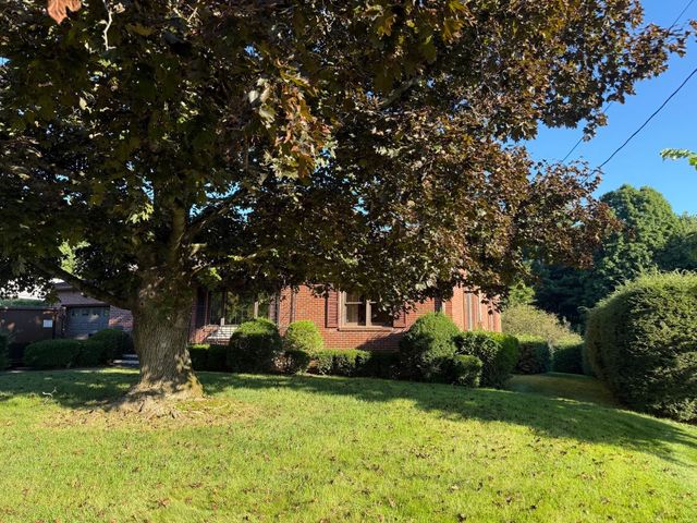 37 Charles Hill Rd, Holyoke, MA 01040