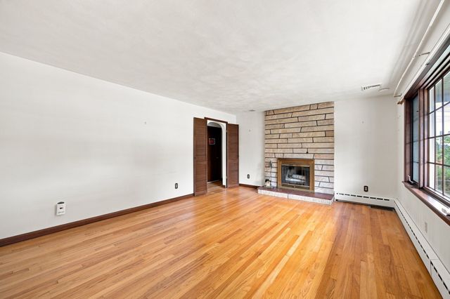 37 Charles Hill Rd, Holyoke, MA 01040
