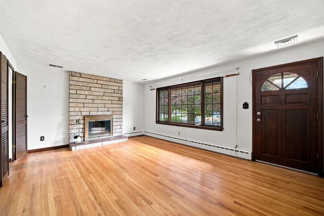 37 Charles Hill Rd, Holyoke, MA 01040