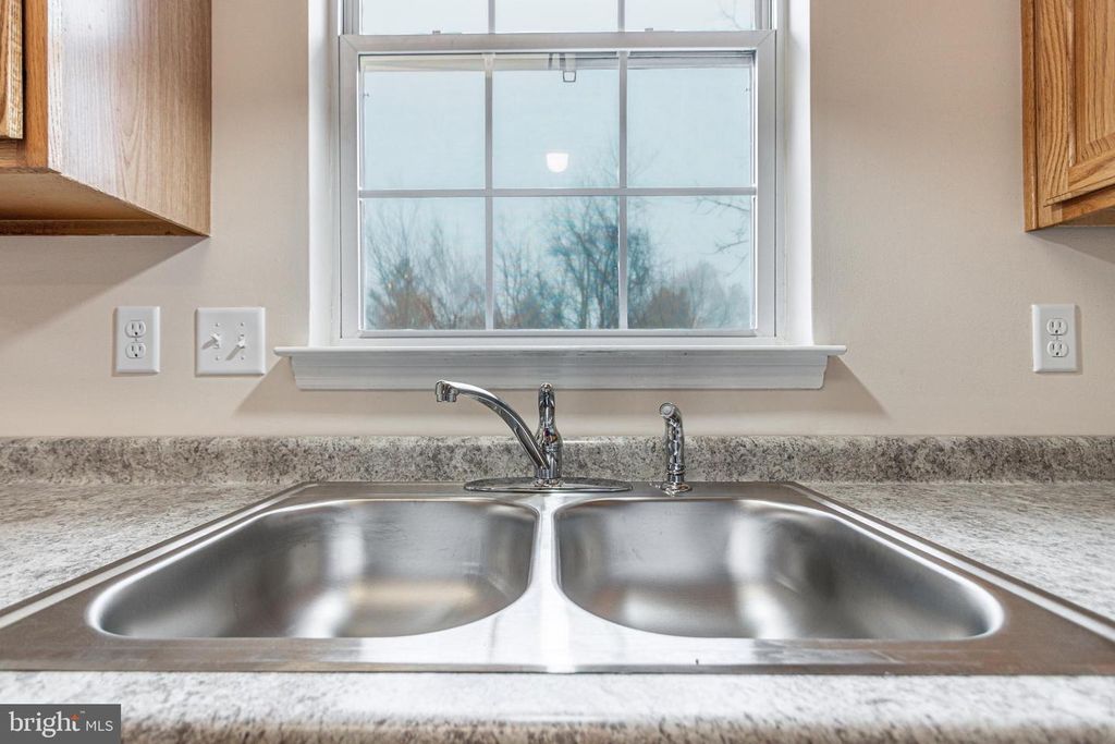 Image 12 of property listing at 1879 JAMESTOWN LN #1879, York, PA 17408