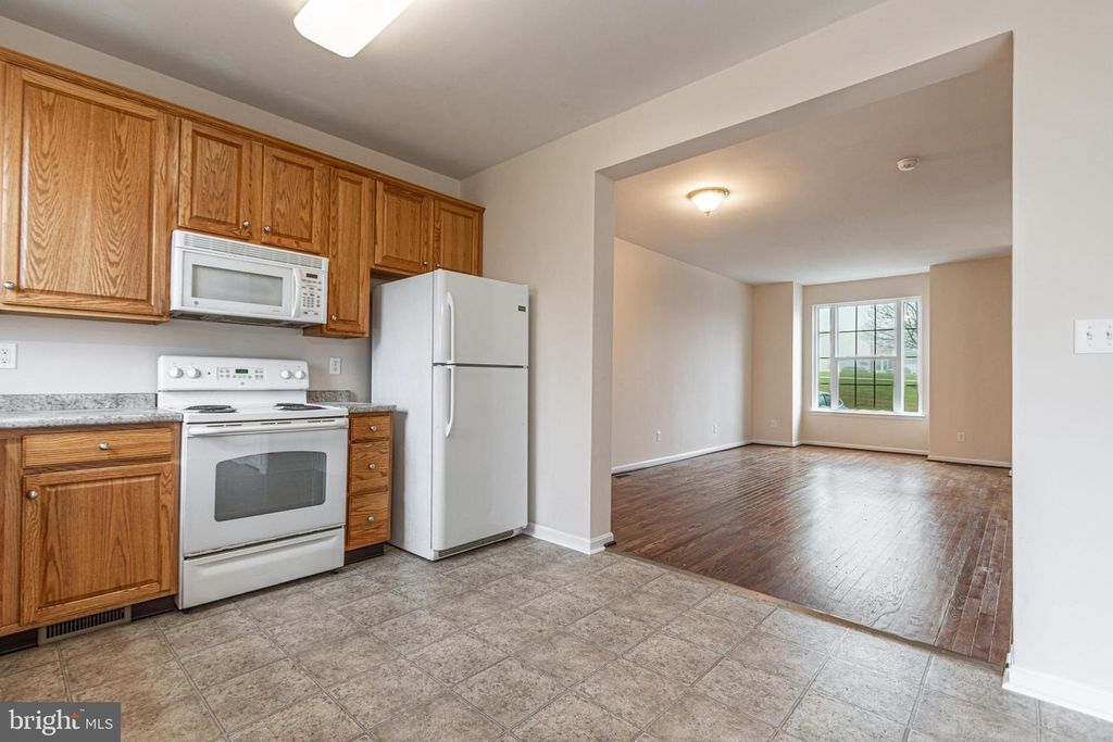 Image 13 of property listing at 1879 JAMESTOWN LN #1879, York, PA 17408