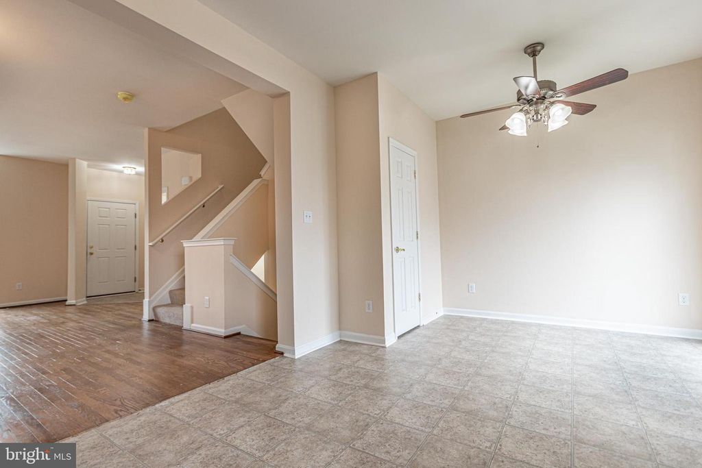 Image 14 of property listing at 1879 JAMESTOWN LN #1879, York, PA 17408