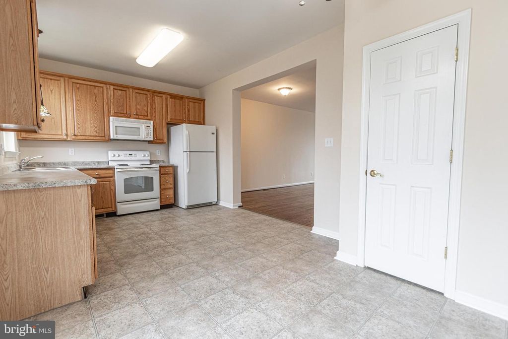 Image 17 of property listing at 1879 JAMESTOWN LN #1879, York, PA 17408