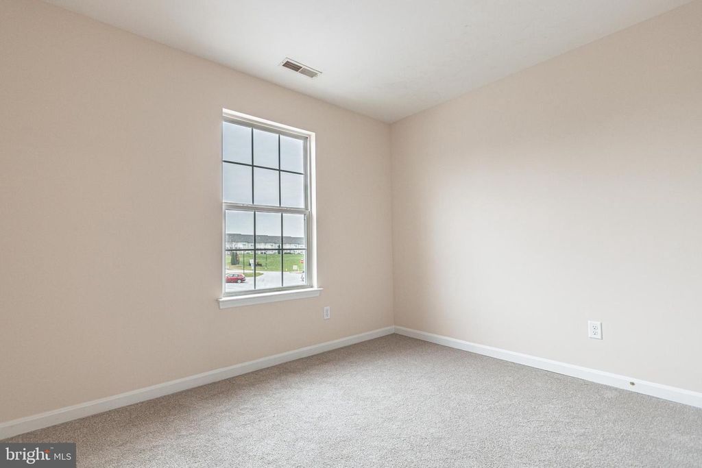 Image 20 of property listing at 1879 JAMESTOWN LN #1879, York, PA 17408