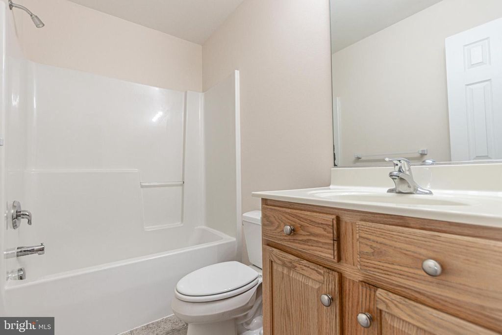 Image 22 of property listing at 1879 JAMESTOWN LN #1879, York, PA 17408