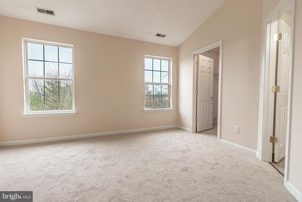 Image 24 of property listing at 1879 JAMESTOWN LN #1879, York, PA 17408