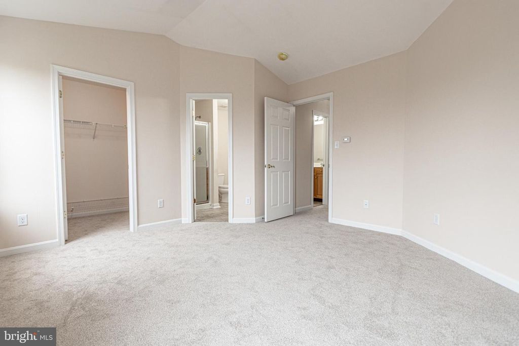 Image 25 of property listing at 1879 JAMESTOWN LN #1879, York, PA 17408