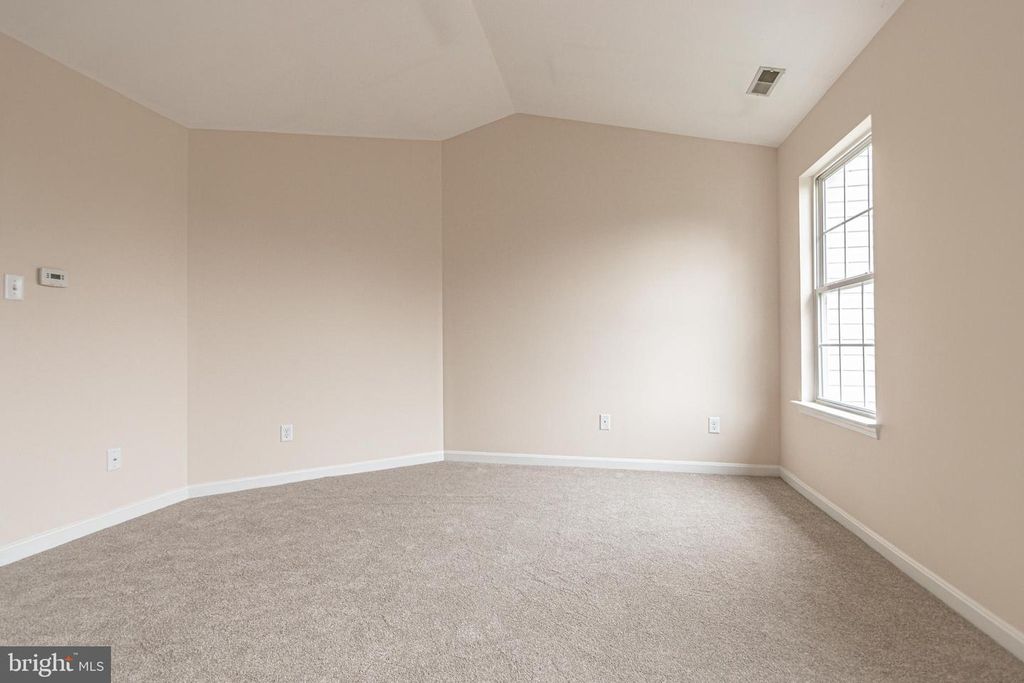 Image 26 of property listing at 1879 JAMESTOWN LN #1879, York, PA 17408