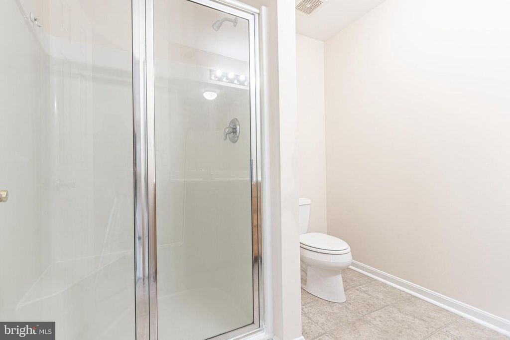 Image 28 of property listing at 1879 JAMESTOWN LN #1879, York, PA 17408