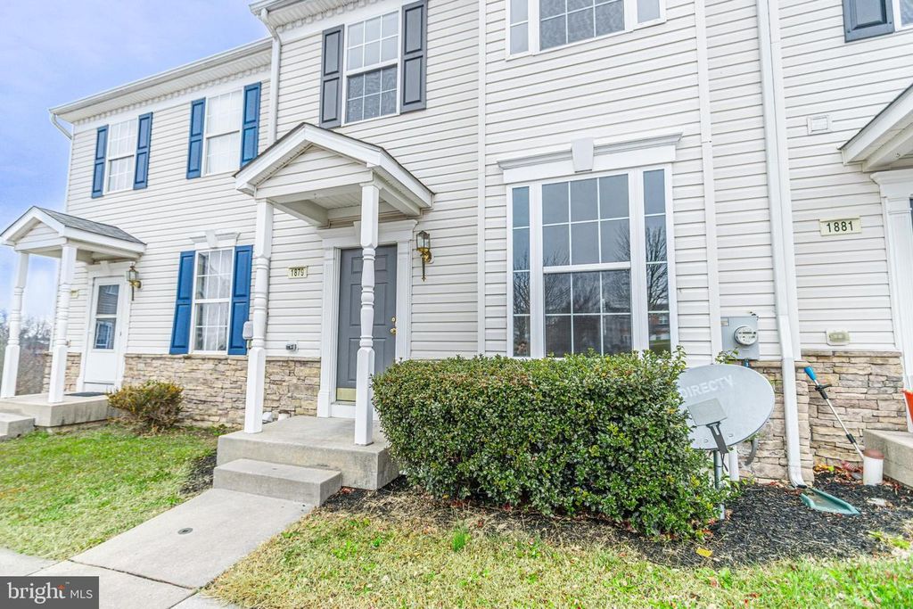 Image 3 of property listing at 1879 JAMESTOWN LN #1879, York, PA 17408