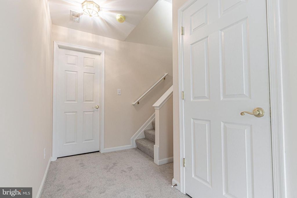 Image 30 of property listing at 1879 JAMESTOWN LN #1879, York, PA 17408