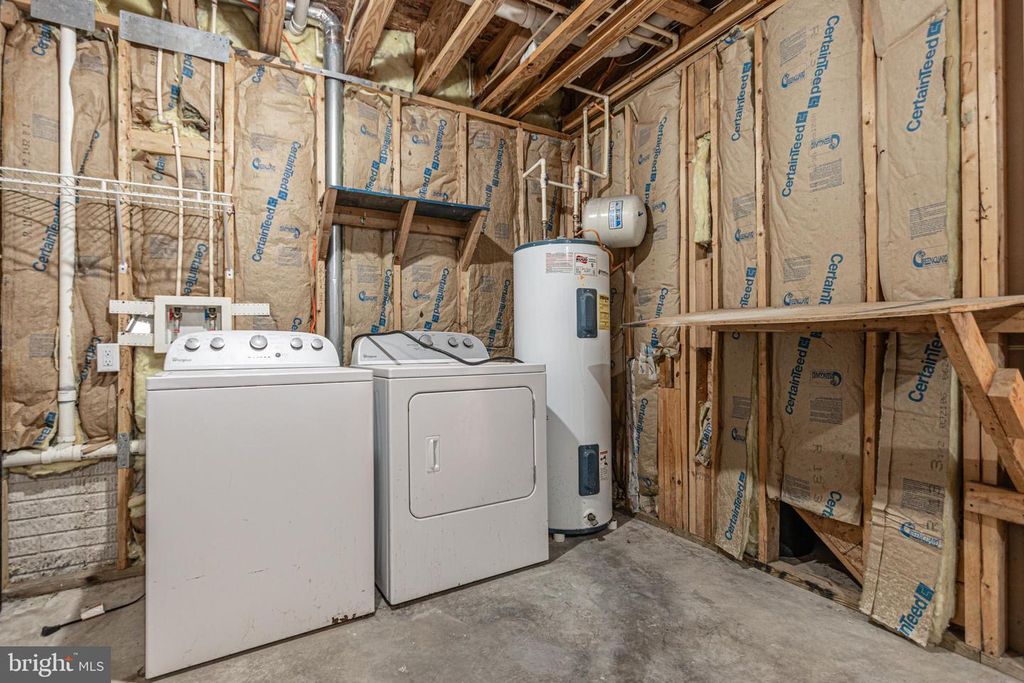 Image 34 of property listing at 1879 JAMESTOWN LN #1879, York, PA 17408