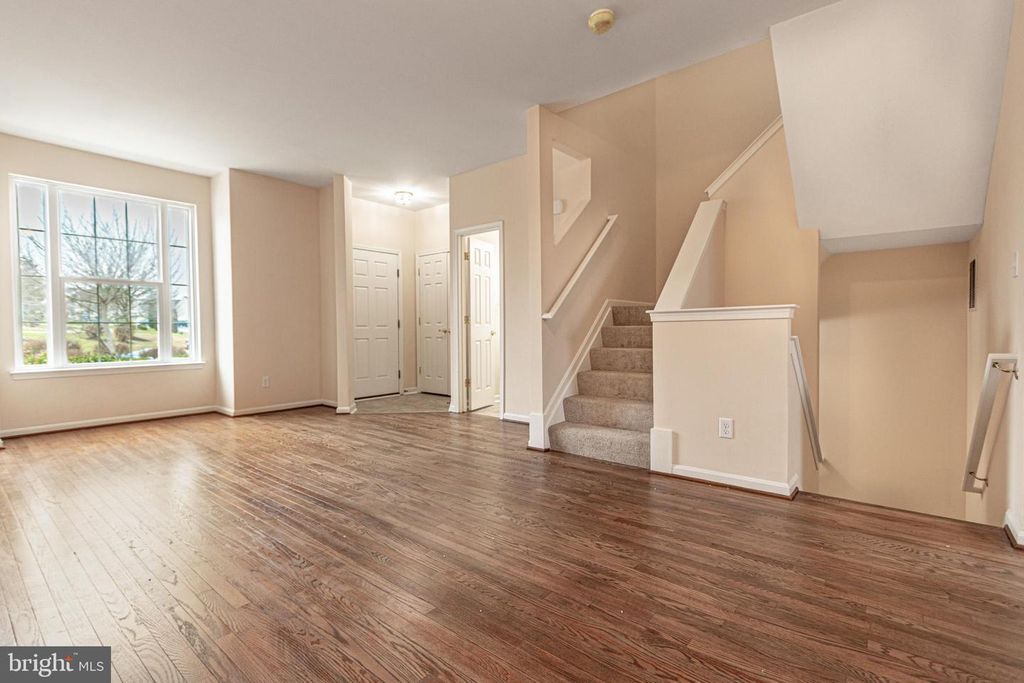 Image 8 of property listing at 1879 JAMESTOWN LN #1879, York, PA 17408