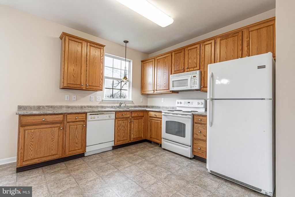 Image 9 of property listing at 1879 JAMESTOWN LN #1879, York, PA 17408
