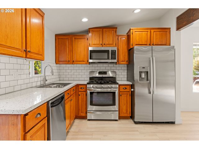 5732 Se LEXINGTON St, Portland, OR 97206
