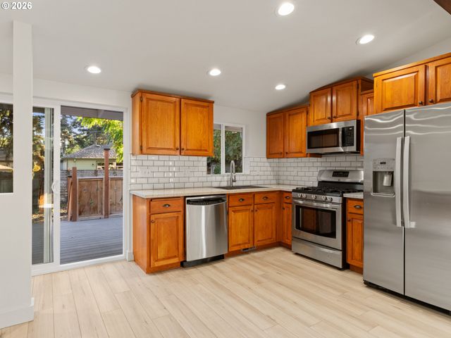 5732 Se LEXINGTON St, Portland, OR 97206