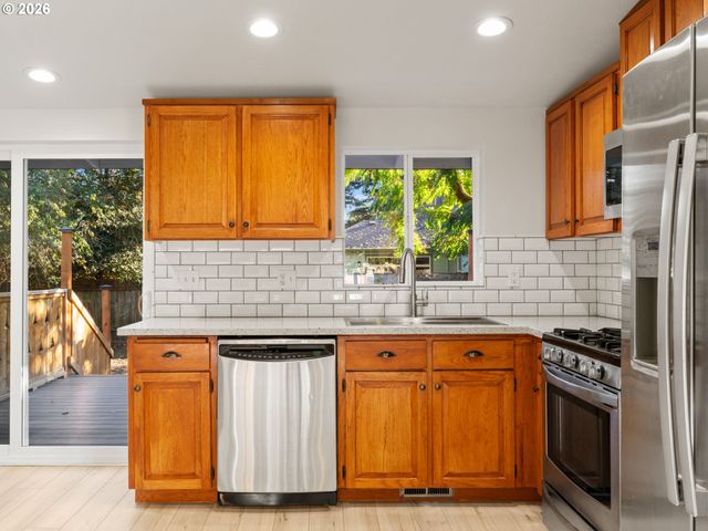 5732 Se LEXINGTON St, Portland, OR 97206