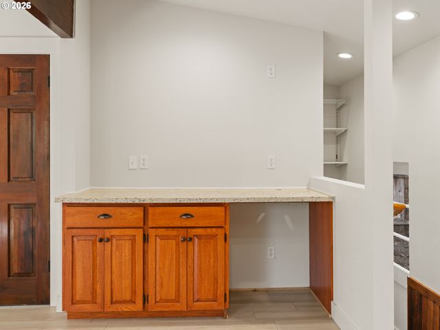 5732 Se LEXINGTON St, Portland, OR 97206